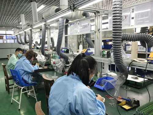 女生去工厂赚学费,竟和工头好上了,结果一句你咋不买车得罪了人