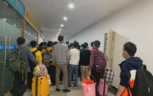 从深圳失业潮到南宁招工潮 就业市场两极分化的背后